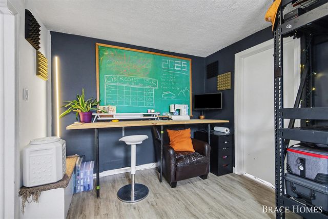 17 Vandine Place, Grand Rapids, MI 49503