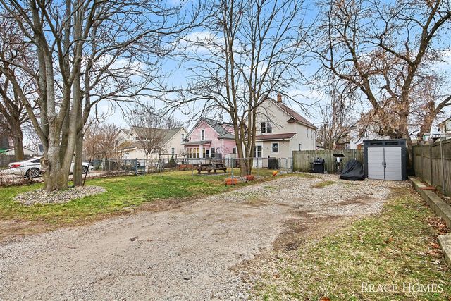 17 Vandine Place, Grand Rapids, MI 49503