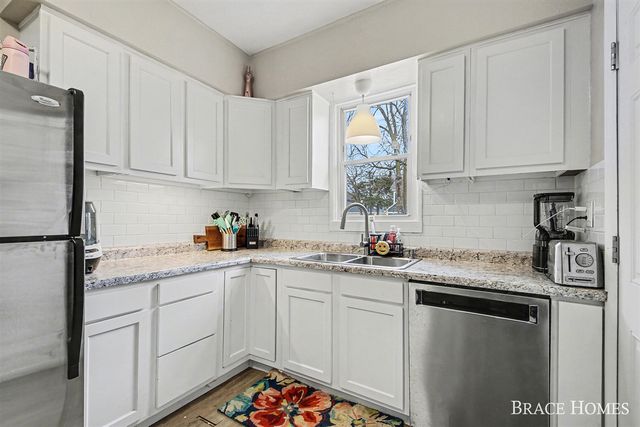 17 Vandine Place, Grand Rapids, MI 49503