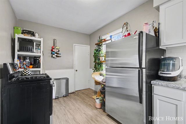 17 Vandine Place, Grand Rapids, MI 49503