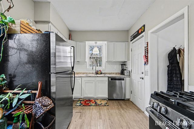 17 Vandine Place, Grand Rapids, MI 49503