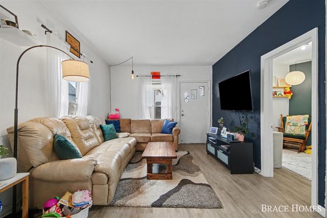 17 Vandine Place, Grand Rapids, MI 49503