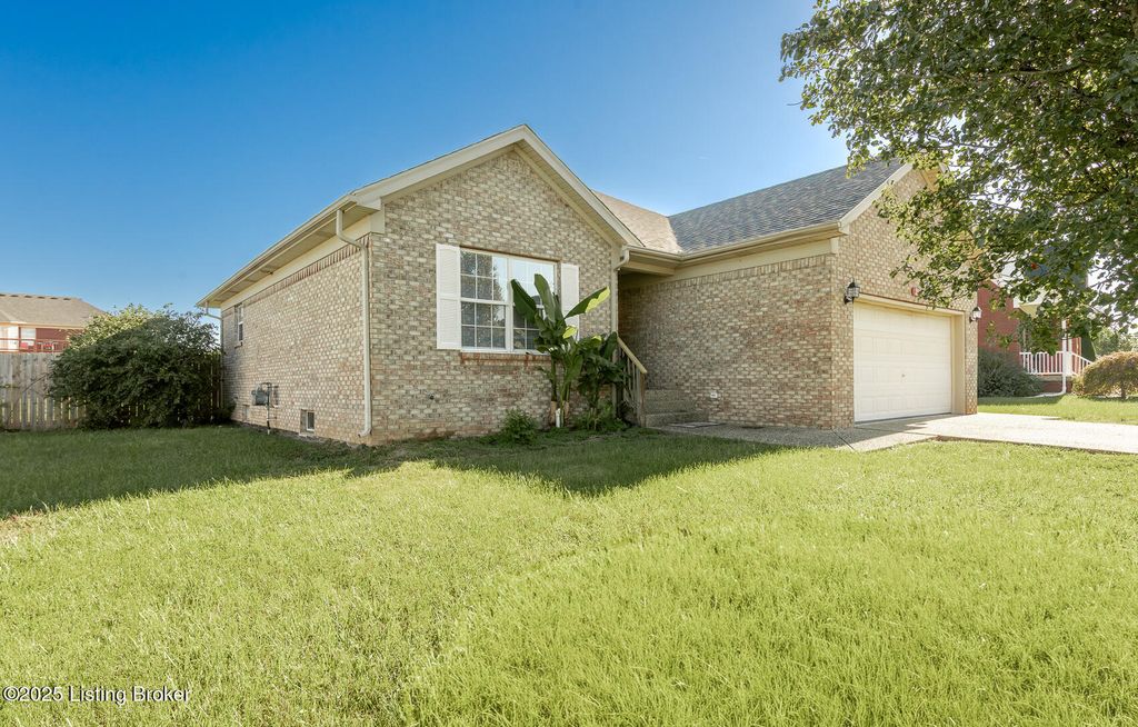 214 Spencer Ln, Mt Washington, KY 40047