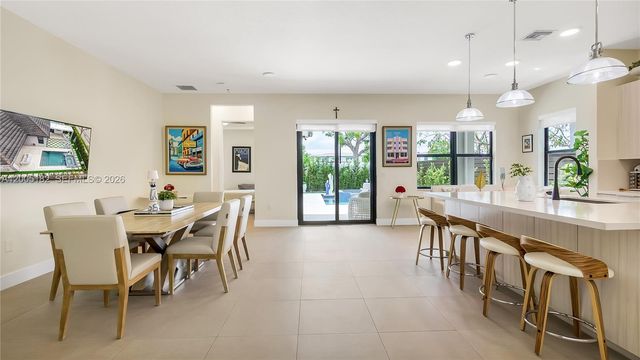 16051 NW 87th Ct, Miami Lakes, FL 33018