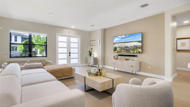 16051 NW 87th Ct, Miami Lakes, FL 33018