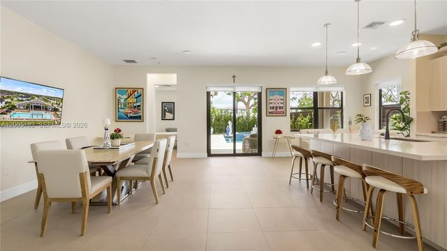 16051 NW 87th Ct, Miami Lakes, FL 33018