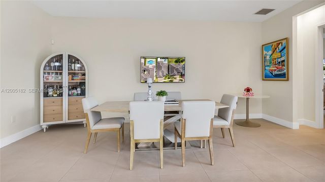 16051 NW 87th Ct, Miami Lakes, FL 33018