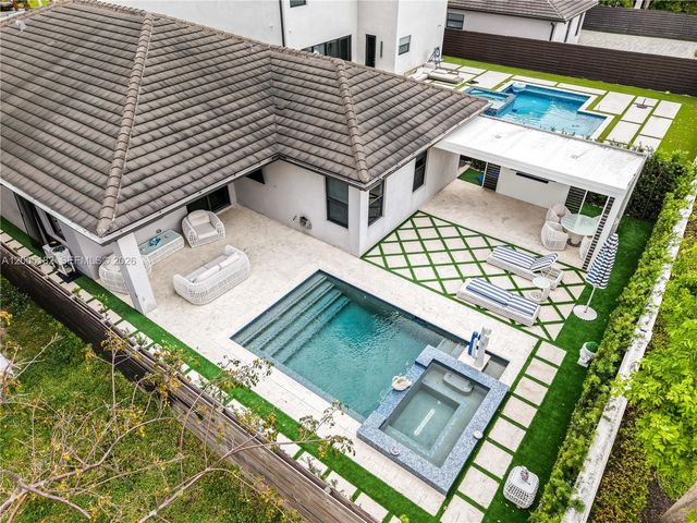 16051 NW 87th Ct, Miami Lakes, FL 33018