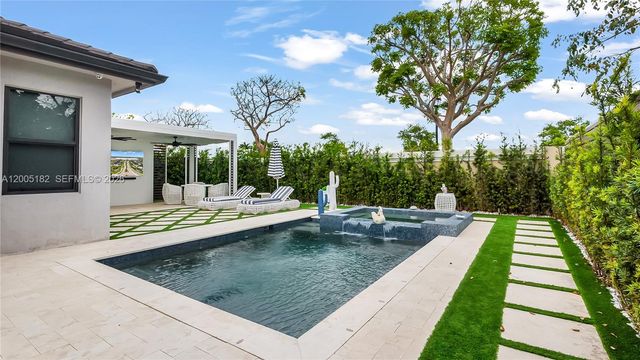 16051 NW 87th Ct, Miami Lakes, FL 33018