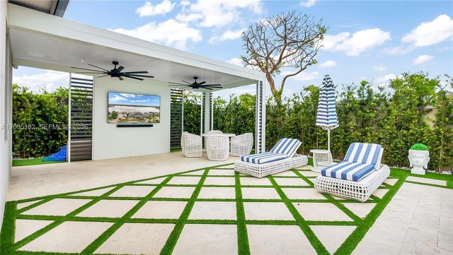 16051 NW 87th Ct, Miami Lakes, FL 33018