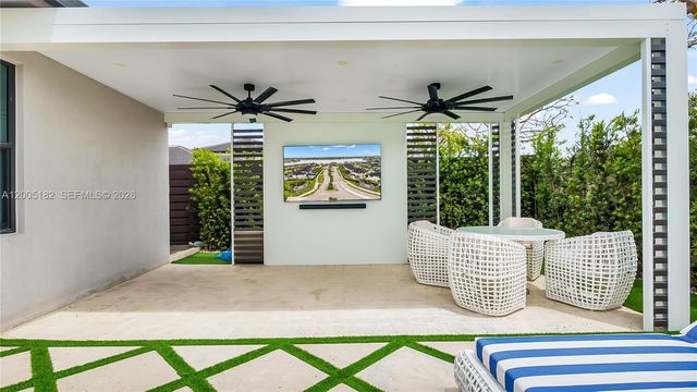 16051 NW 87th Ct, Miami Lakes, FL 33018