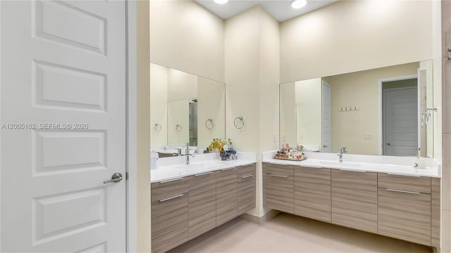 16051 NW 87th Ct, Miami Lakes, FL 33018