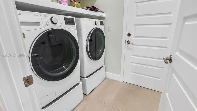 16051 NW 87th Ct, Miami Lakes, FL 33018