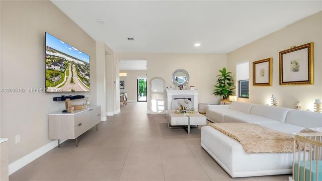 16051 NW 87th Ct, Miami Lakes, FL 33018