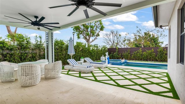 16051 NW 87th Ct, Miami Lakes, FL 33018