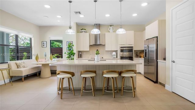 16051 NW 87th Ct, Miami Lakes, FL 33018