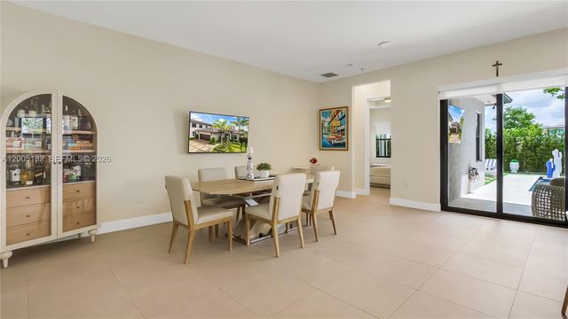 16051 NW 87th Ct, Miami Lakes, FL 33018