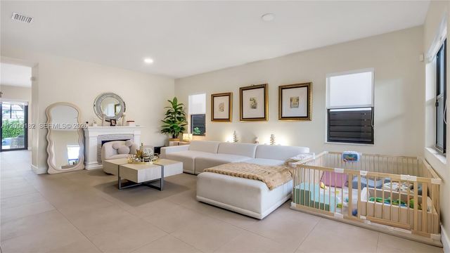 16051 NW 87th Ct, Miami Lakes, FL 33018