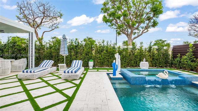 16051 NW 87th Ct, Miami Lakes, FL 33018