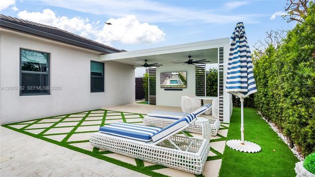 16051 NW 87th Ct, Miami Lakes, FL 33018