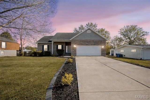 381 High Point Drive, Edwardsville, IL 62025