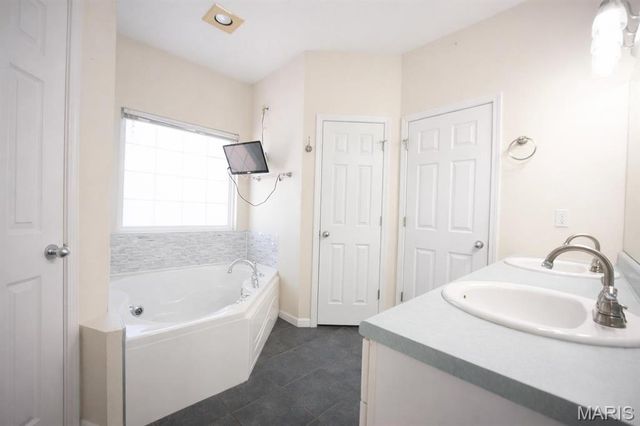 381 High Point Drive, Edwardsville, IL 62025