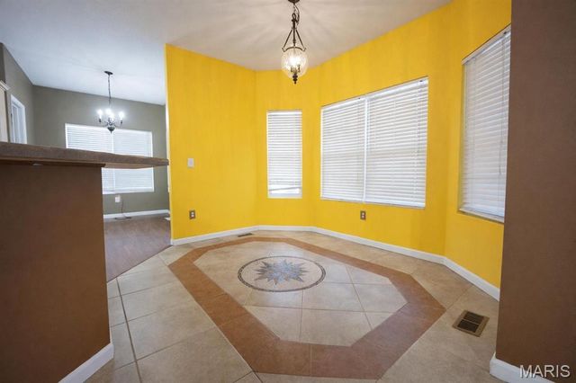 381 High Point Drive, Edwardsville, IL 62025