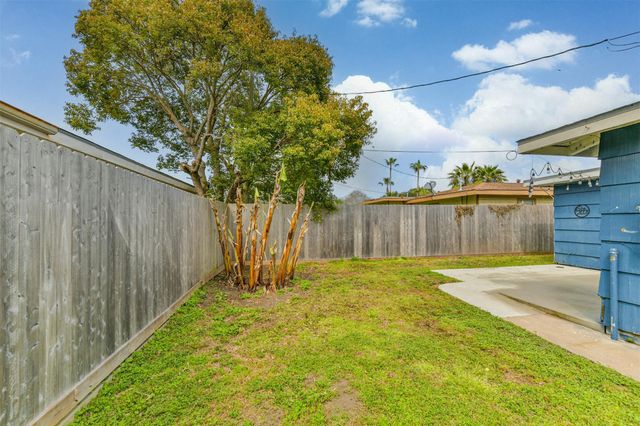 7 Gulf Lane, Galveston, TX 77550