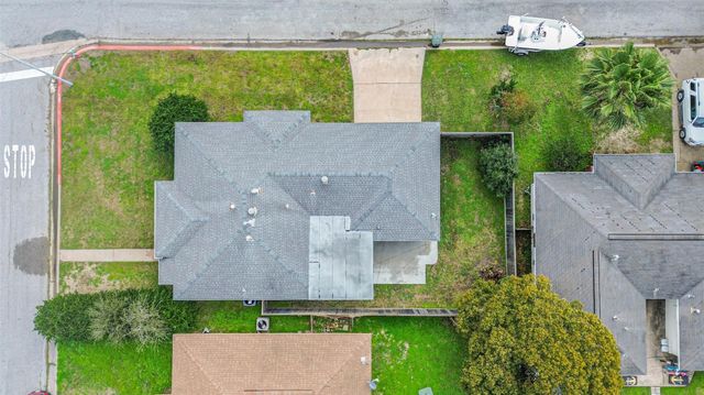 7 Gulf Lane, Galveston, TX 77550