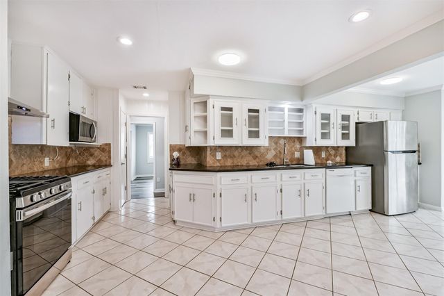 7 Gulf Lane, Galveston, TX 77550