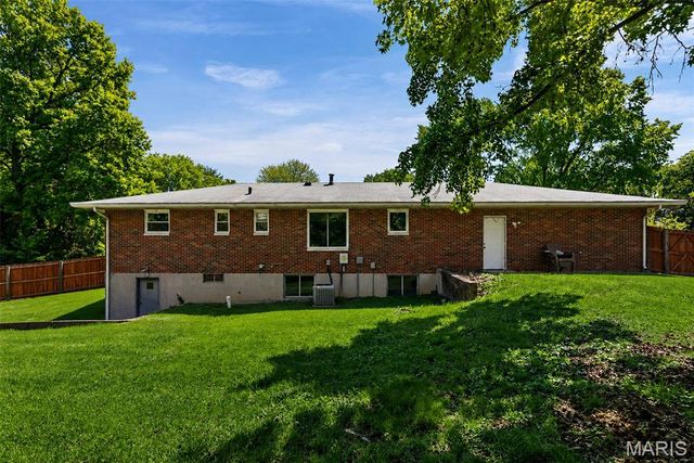 803 Valley Drive, Maryville, IL 62062