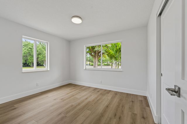 8781 N Virginia Avenue, Palm Beach Gardens, FL 33418