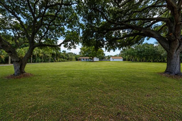 8781 N Virginia Avenue, Palm Beach Gardens, FL 33418