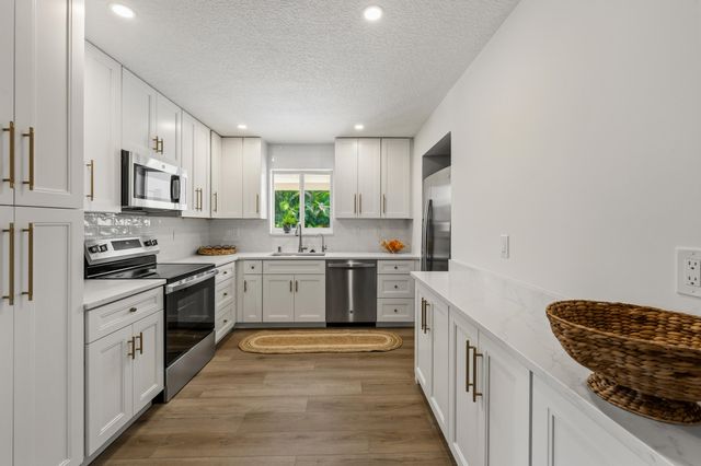 8781 N Virginia Avenue, Palm Beach Gardens, FL 33418