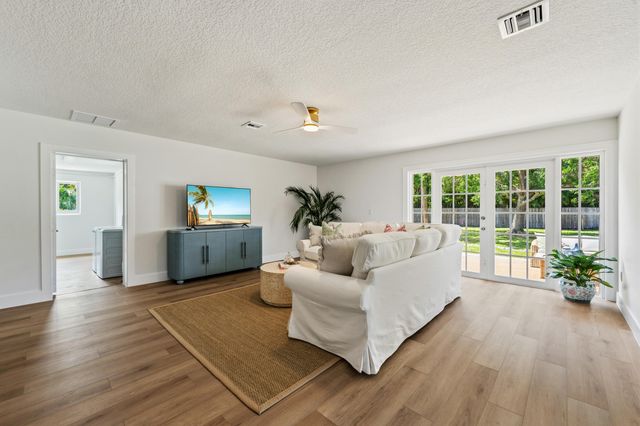 8781 N Virginia Avenue, Palm Beach Gardens, FL 33418