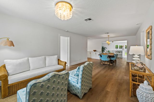 8781 N Virginia Avenue, Palm Beach Gardens, FL 33418