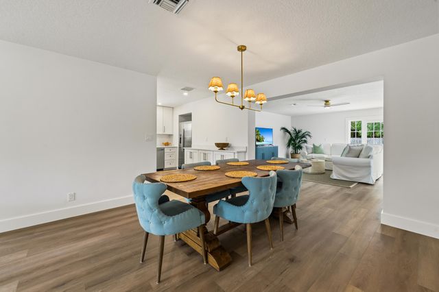 8781 N Virginia Avenue, Palm Beach Gardens, FL 33418