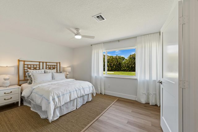 8781 N Virginia Avenue, Palm Beach Gardens, FL 33418