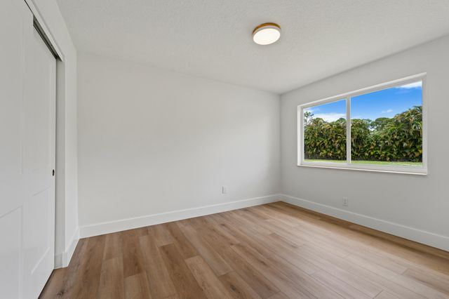 8781 N Virginia Avenue, Palm Beach Gardens, FL 33418