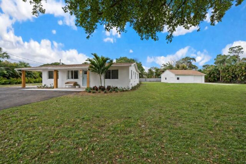 8781 N Virginia Avenue, Palm Beach Gardens, FL 33418