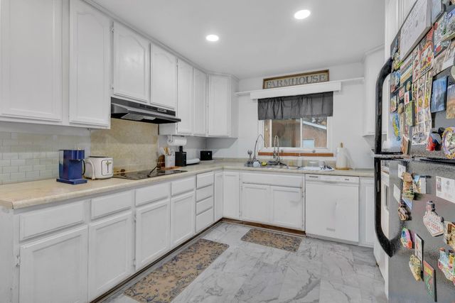 5729 Dewey Dr, Fair Oaks, CA 95628