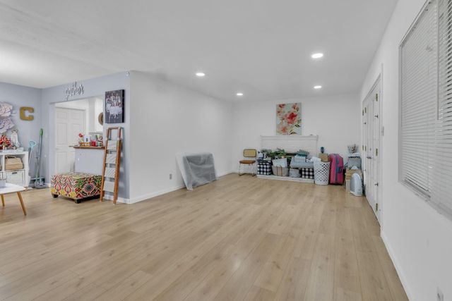 5729 Dewey Dr, Fair Oaks, CA 95628