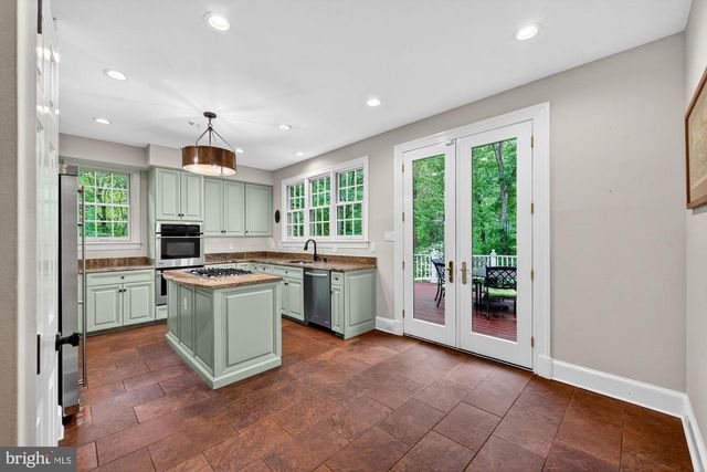 1507 NIGHT SHADE CT, Vienna, VA 22182