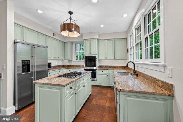 1507 NIGHT SHADE CT, Vienna, VA 22182