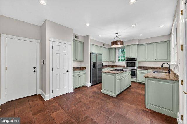 1507 NIGHT SHADE CT, Vienna, VA 22182