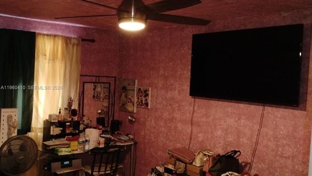 110 E Riverbend Dr, Sunrise, FL 33326