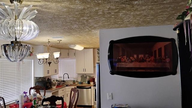 110 E Riverbend Dr, Sunrise, FL 33326