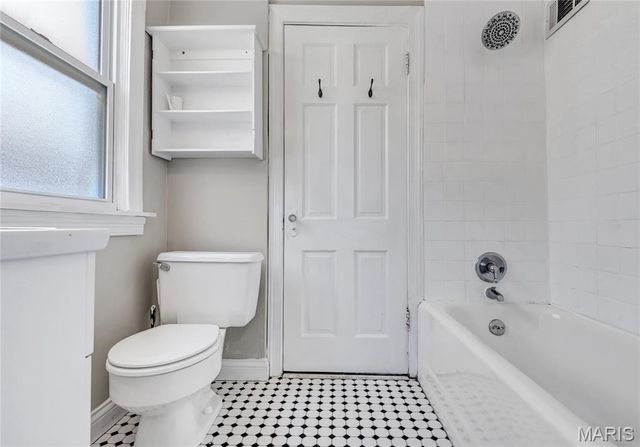 8735 Bridgeport Avenue, St Louis, MO 63144