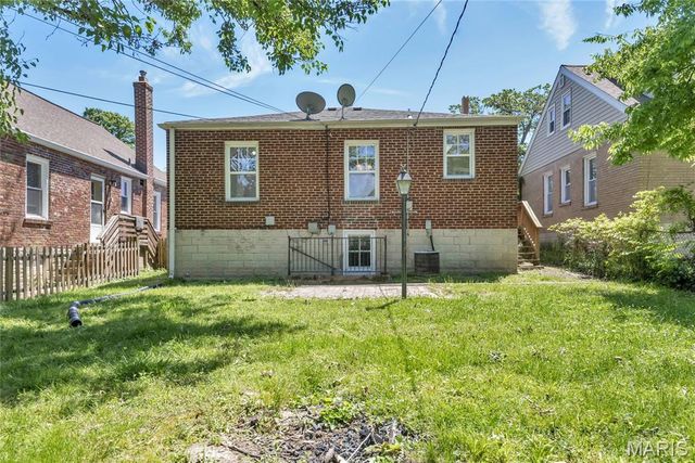 8735 Bridgeport Avenue, St Louis, MO 63144
