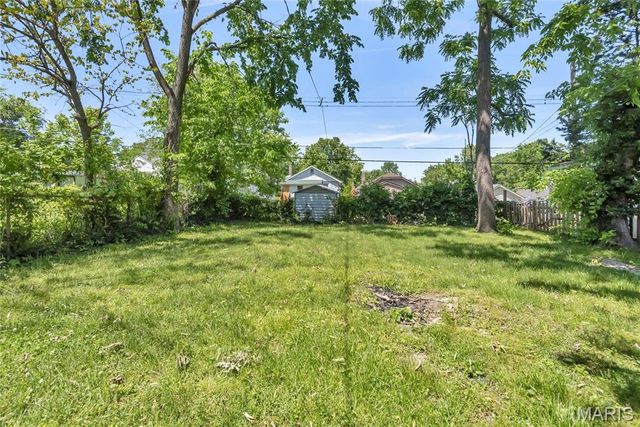 8735 Bridgeport Avenue, St Louis, MO 63144